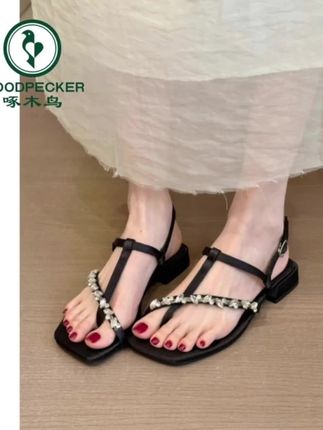 啄木鸟水钻粗跟凉鞋女2025夏季新款网红沙滩鞋百搭时装露趾凉鞋#夏季新款 #好穿又好搭 #好鞋推荐 #优雅气质 #精致女人必备
