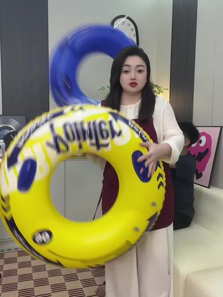 #游泳圈 去海边,#水上乐园 这个游泳圈肯定要提前买,带把手的,安全而且还送打气筒,加大加厚#玩水