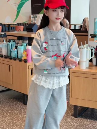 终于把闺女熬成了小闺蜜 再也不用抱着了 可以一起吃饭一起逛街一起臭美