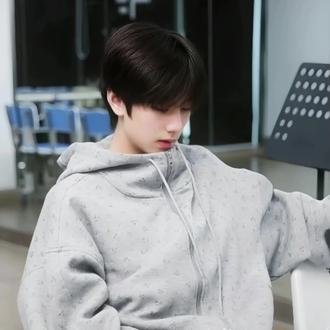 发隔壁那边一直违规服了。。#李煜东