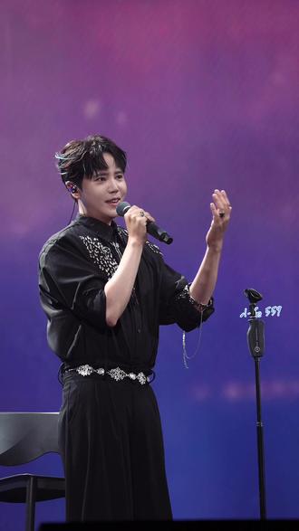 从“因为有你们的出现,我爱上整个宇宙”,到今年的“就在旅途的尽头,我会在站你们身后”,让我们继续《深时之旅》吧!!!
二巡啊!!!😫😫😫#金弦 #金弦north