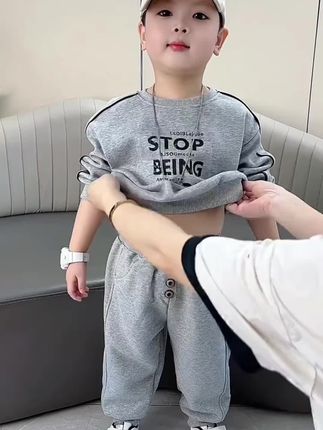 3岁的宝宝,春秋季节安排这种休闲运动卫衣套装,太好穿了,休闲时尚,棉料柔软舒适 #秋款上新 #高品质童装 #儿童运动套装 #男童穿搭