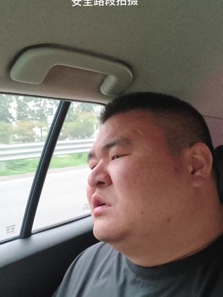 菜不菜的无所谓,主要的就是喝点!#搞笑 #热门