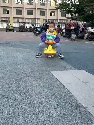 #萌娃骑车 #扭扭车 #陪伴孩子的美好时光 #记录成长过程