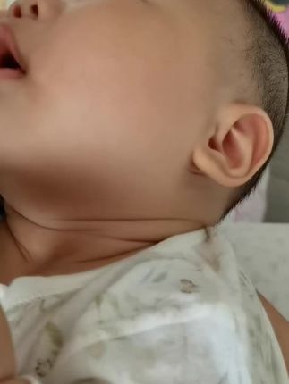 #萌娃娃 小姨听得已经犯困