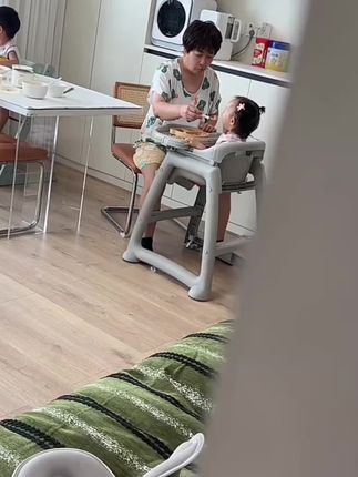 IKV宝宝自主进食碗辅食碗蛋花碗学吃饭硅胶吸盘一体式儿童餐具