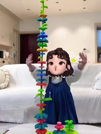 如果能倒回米果一岁时,让我选一款专注力玩具,我会毫不犹豫给他玩这个百变花园宝宝一岁之后,正是喜欢搭高的时候,也对发挥创造力的玩具越来越感兴趣了。只要把花瓣和叶子都插上,就能搭建孩子自。自己的小花园,花瓣随意搭配,怎么搭都好看。底座是长的是圆的,都可以按孩子想法自己拼,边玩边培养孩子的想象力和动手能力,做工质感都很到位,孩子一玩一个不吱声,就不跟你抢手机了。#玩具 #儿童积木 #提升宝宝专注力 #专注力玩具 #孩子动手能力培养