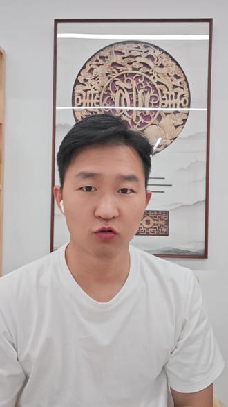 重磅消息!就在 5 月 18 日,中国铁建旗下中铁十八局,成功中标阿联酋航空迪拜世界中心机场超级工程,合同金额高达 175 亿迪拉姆,折合人民币约 324 亿元!
这可不是普通的机场项目,而是全球规模最大、技术等级最高的民航维修机库集群!总建筑面积 121 万平方米,相当于 170 个标准足球场大小。中国铁建股份有限公司
项目将建设 8 座大型维修机库、2 座专业喷漆机库,以及配套的航材仓库、动力中心等设施。建成后能同时为 28 架宽体飞机提供全流程维修服务,还拥有全球跨度最大的 285 米无柱机库!中国铁建股份有限公司
整个工期 50 个月,预计 2030 年中期完工#迪拜 #中东 #中东局势 #信息差的重要性 #阿联酋
