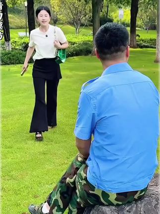 今天去公园见相亲对象,结果万万没想到.....#剧情 #情感 #感情 #相亲 #有情人终成眷属