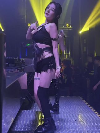 2025新款车载音乐盘,经常开车的你怎么能少的了音乐呢?这个车载音乐U盘,这节奏感开车听着,上高速一路不犯困,新歌够流行、老歌够经典、DJ嗨到爆,不分车型,即插即用,音质特别好,赶紧入手吧!无需下载,即插即用各种经典老歌,抖音热曲,dj嗨曲都有,让开车也变成一种享受#车载u盘 #车载音乐u盘 #经典老歌 #无损音乐 #dj嗨曲