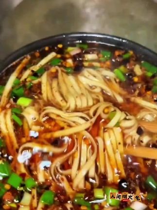 贵州高山土麦子碱水挂面,煮起来不粘汤、不粘锅、不起坨,麦香味浓郁,又滑又香,劲道又好吃#土麦子面条 #碱水面 #家乡味 #贵州特产 #妈呀太香了