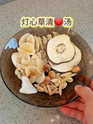 灯芯草汤 孩子爱吃点零食,烧烤、不爱喝水.还好我有这个,清甜好喝,爸妈不管再忙都要收好这个搭配了!#适合孩子喝的汤 #儿童汤谱 #育儿经验分享 #煲汤日记