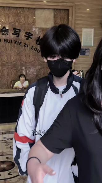 四周年快乐 扁扁#左奇函 #奇文 #少年感 #晴天 #左奇函公开四周年