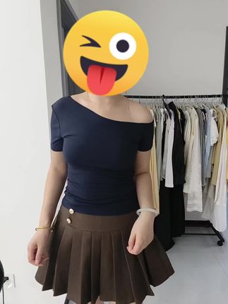 #浅跳一下#飞鱼摇#卡点舞 新学的卡点舞浅跳一下。