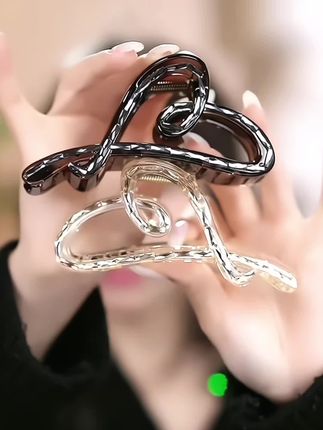 #水晶头发抓夹 #爱心抓夹 #抓夹 #鲨鱼夹 #头饰搭配
