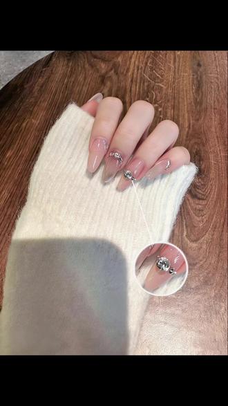 亲爱的泡芙小姐,您空空如也的无名指是否也在等待他的戒指#泡芙小姐 #醒图#美甲#醒图创作者#p图教程