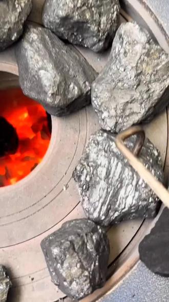 无烟块煤烧得匀,红通通的不呛人#无烟煤 #煤炭批发 #煤火 #烟火气 #好物推荐🔥 选对煤,过冬超安逸!山西无烟煤,乌黑锃亮品质硬,无烟无味更舒心,火旺耐烧性价比高,农村取暖就认准它!