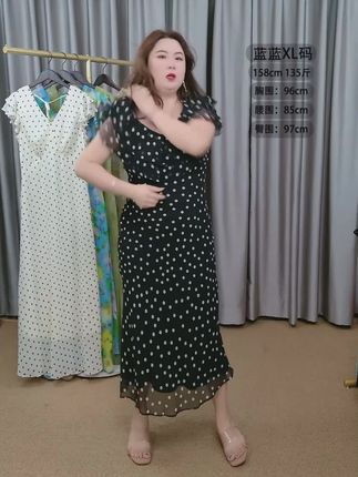 【波点】新款一衣多穿斜裁显瘦收腰裙子女装连衣裙轻奢气质法式#显瘦显高显腿长 #谁穿谁好看系列 #连衣裙穿搭 #大码女装 #连衣裙大码