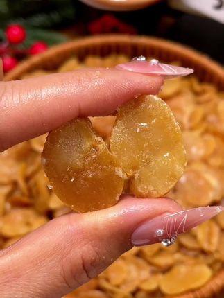 #无限回购的宝藏单品 挖到一款好吃又划算的追剧小零食 就是这个黄金蚕豆片 到手两包两斤你看才啥价 他每包的分量都很足 上面裹满了料粉 吃起来咸香酥脆的 越嚼越香 拿来追剧解馋都很合适#咸香酥脆#越嚼越香#追剧喝酒小零食#零食推荐@D0U十小助手 @巨量千川