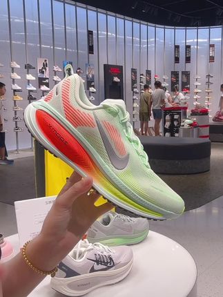 NIKE耐克男子NIKE VOMERO 18百搭高级运动鞋跑步鞋#爆款热卖中 #好鞋推荐 #跑鞋 #好穿不累脚 #谁穿谁好看