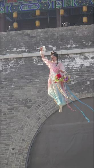 大年初四,看节目来啦#天女散花 #跳舞 #高难度动作 #npc #初四