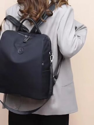 轻便大容量休闲双肩包#百搭包包 #高端大气 #百搭款