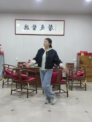 蹦♛蹦♛跳♛跳♛没♛烦♛恼♛#饭后动一动 #饭后@DOU+小助手