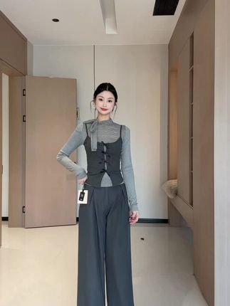 韩系修身型长袖常规款短款T恤+宽松休闲裤灰色高腰裤子#韩系#修身#时尚#出勤