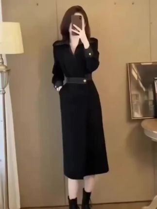 春秋赫本风高知穿搭大方得体的小黑裙显瘦收腰长袖连衣裙子女长裙#长袖连衣裙#显瘦连衣裙#时尚连衣裙#百搭连衣裙#赫本小黑裙