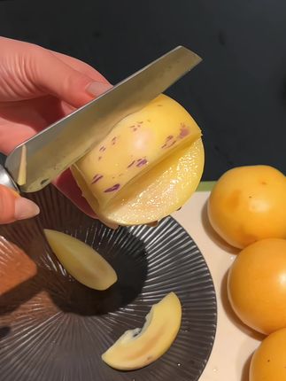 女孩子一定要多吃人参果 轻咬一口,清甜汁水在口中散开,果肉细腻嫩滑,一口就爱到不行,爱吃人参果的宝闭眼冲!#新鲜应季水果 #人参果#优质水果 #妈呀太香了吧 #强烈推荐