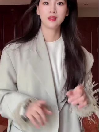 秋冬季磨毛保暖背心带胸垫提拉软支撑蚕丝蛋白打底内搭上衣美背#保暖背心##内搭外穿都好看 #美背系列 #谁穿谁好看系列 #显瘦穿搭@DOU+好生意 @DOU+上热门 @DOU+小助手