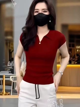 这件衣服简直太美了,姐妹们一定要入手!它是冰丝针织的正肩短袖T恤,polo领设计超显气质,而且特别遮肉,不管你是腰粗还是肚子大,都能轻松驾驭。穿上它立马变身时尚达人,不管是逛街聚会还是上班通勤,怎么搭都好看!喜欢的朋友赶快点击下方链接下单吧!#是时候展现真正的技术了