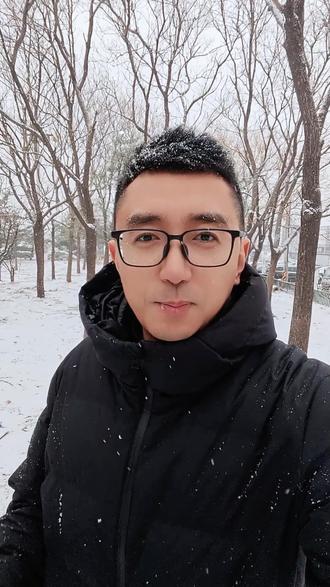 【秒学AI生图】真实感超强的雪景邪修照 #阿里千问#ai生图#雪景拍照#郑一博weber#ai新星计划