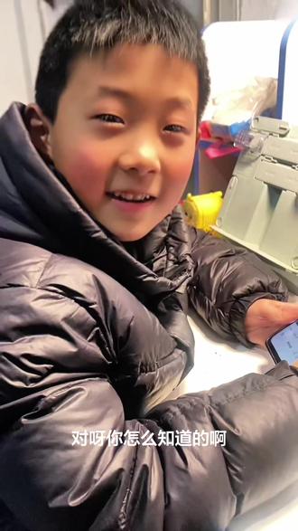 教你们快速写首歌,你学会了吗?
谢谢大家的喜欢和关注,我平时在家跟着爷爷奶奶,爸爸平时很忙,很少回来,回来有时候半天就要去上班了,都是他回来的时候才能给我更新视频,大家的私信和催更我也看到了,但时间确实不太允许,我也会持续更新,记录生活,我爸说,这就叫成长,长大了都会身不由己!希望大家能持续给我加油打气哈!#音乐#教你们一招 #是时候展现真正的技术了 #成长