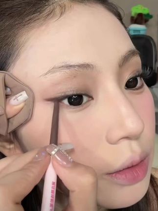 自带刀锋刷的胶笔能有多好用手残党也能画出完美眼线的秘密就是它#眼线胶笔 #好物分享#防水防汗不晕染 #自用好物推荐 #平价好物