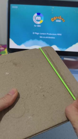 米娅自动可擦彩铅,按动出芯,用起来真的很方便,每个颜色都鲜艳好看,平时作业涂色,划重点,美术课,手抄报都要用到,家里有学生的,真的人手一盒,1年级开学必备品#学习用品 #开学必备#彩铅 #可擦彩铅#彩笔 @DOU+小助手