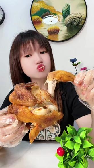 昨天还28,今天就15.9,这可是华莱士的王牌全鸡也,刷到赶紧囤,反正不用可退#香脆多汁烤全鸡 #美味全鸡 #谁懂这一口的好吃程度 #华莱士 #蜜汁手扒鸡 @DOU+小助手 @抖加🔥上热门🔥dou+🔥热点宝 @DOU+上热门
