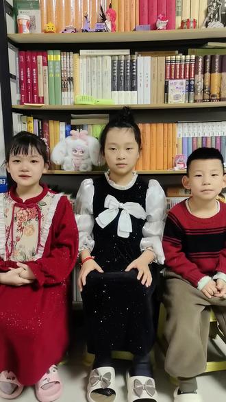 第386集|三年级下册必背古诗词
《绝句》《惠崇春江晚景》《三衢道中》《忆江南》《滁州西涧》《元日》《清明》《九月九日忆山东兄弟》《大林寺桃花》
团结就是力量,聚会的另外一种方式,背诗打卡,大班&一年级&三年级#教育 #国学启蒙 #三年级下册语文 #必背古诗#寒假