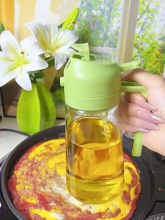 再也不用担心油溅得到处都是,倒油壶帮你轻松搞定!#喷倒一体按压喷油壶 #生活好帮手 #厨房用品 #省时省力 #好物分享