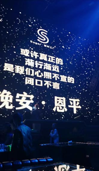 我要睡了 麻烦关一下月亮 晚安!🌙