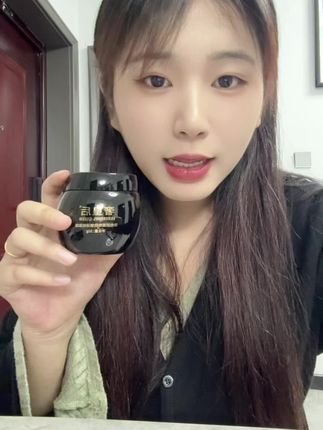 这是一款神奇的面霜,可以解决你的皱纹问题,它就是波色因抗皱紧致面霜,不管你是宝妈还是办公室女神,只要你有干纹、细纹的皮肤干燥都可以用它可以紧致抗皱,淡化细纹,莹润焕颜,让你拥有水嫩光泽的肌肤。快点击下方链接!!#自用好物推荐 #奢皇后面霜 #好物推荐分享