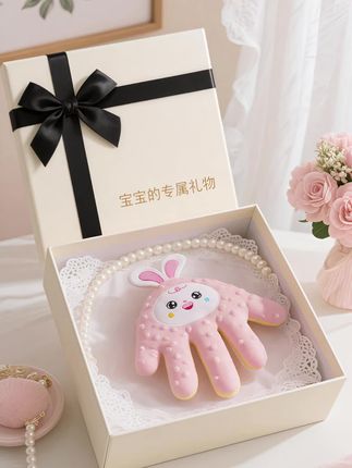 救命❗ 哄睡居然这么简单了 宝妈们!发现超绝的哄睡神器——婴儿安抚手掌👏 宝宝躺拍、搂睡、防惊跳,有它轻松拿捏👶 手掌造型超可爱,柔软又有弹性,拍屁股、搂睡都适配~模拟大人安抚感,宝宝像被紧紧守护,防惊跳效果绝,再也不用半夜惊醒哭唧唧🌙 材质安全到能啃咬,宝宝抓握、啃咬都安心,解放老母亲双手,哄睡变得超轻松💤 之前拍睡累到崩溃,现在有它,拍拍就睡,太香啦✨ 不管是躺拍哄睡,还是日常当安抚玩偶,都超好用~邻居宝妈看了都心动,必须分享💫 有娃家庭备一个,哄睡不再是难题,轻松get天使宝宝👼 #婴儿安抚 #哄睡神器 #育儿好物 #宝宝玩偶 #防惊跳@抖加🔥上热门🔥dou+🔥热点宝 @抖音小助手