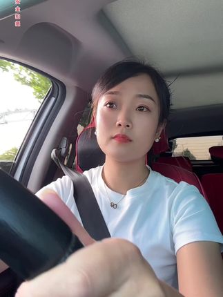 凡是在你最无助 最困难的时候把你丢弃的人 无论是你的亲戚朋友还是恋人 都没有再交往的必要 他们明知道你在饱受煎熬,却还能做到冷眼旁观 甚至落井下石 这样的人是不值得你再去交往和原谅 所以珍惜自己的低谷期因为人在低谷的时候看到的一切都是真实的#现实文案#感情共鸣 #人生感悟 @广汽传祺 #标配三大件的华系新旗舰