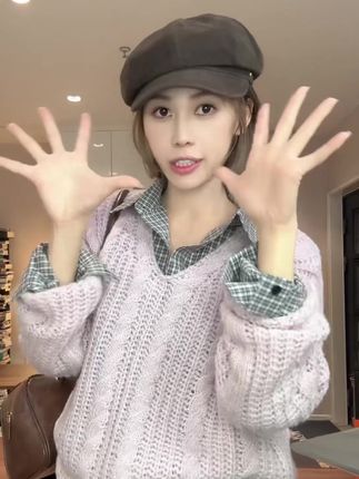 时尚必备!韩系V领麻花针织衫毛衣+复古格子衬衫+灯芯绒半身裙女套装,轻松驾驭各种场合,展现优雅气质!#秋冬穿搭 #复古风 #时尚潮流