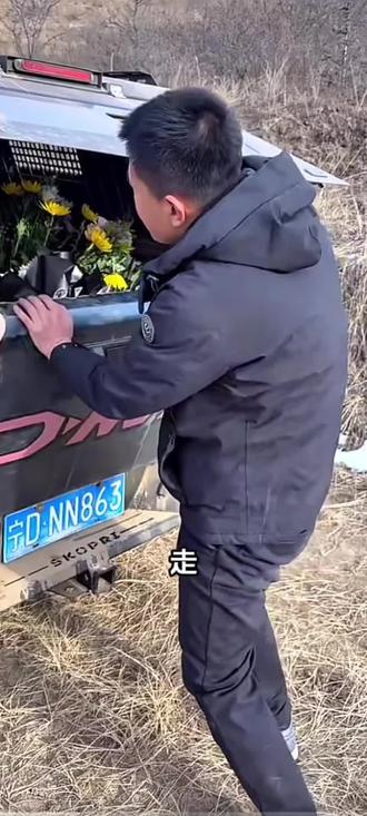 哭死人了~告别可乐,老吴的保镖~视频来自@西北刀客-吴队 #西北刀客 #西北刀客可乐