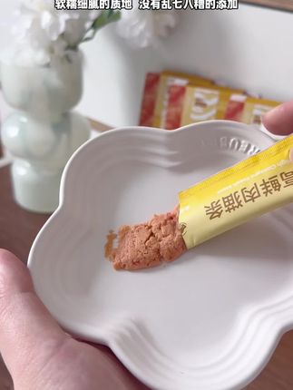 软糯细腻的高鲜肉猫条,小猫可太喜欢吃了 #喵铮铮 #喵铮铮猫条 #鲜肉猫条 #猫条 #宠物食品