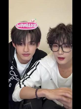 #云旗Yunqi:因为是命中注定,无论过程如何曲折,都会有这样的结果 。
#郝熠然 :两个人有深深的羁绊在,定会跨越千难万险。(两位真的把角色理解的很透彻,把在剧里诠释的很好)
#好剧推荐 #嗑糖