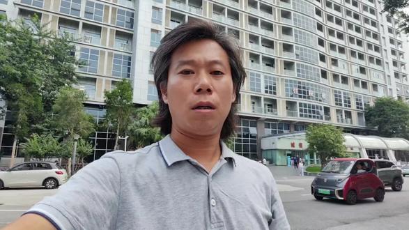 #人民医院#外卖小哥#外卖车辆#临时停放#日常记录 日常记录:给柳州市人民医院,为外卖小哥提供外卖车辆临时停放点,这一举措点赞!