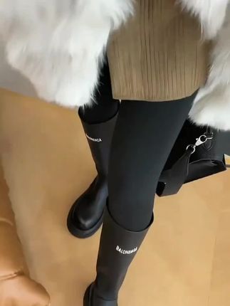 姐妹们,加厚保暖显高显瘦显腿长的鲨鱼裤来咯~遮肉显瘦#时尚百搭#高腰收腹提臀裤#面料柔软舒适#保暖又好看#鲨鱼芭比裤