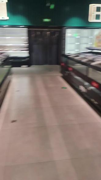 太原的美特好,不是关门,就是货架空空荡荡。有卡没有消费的就去搬货架和冰柜吧。